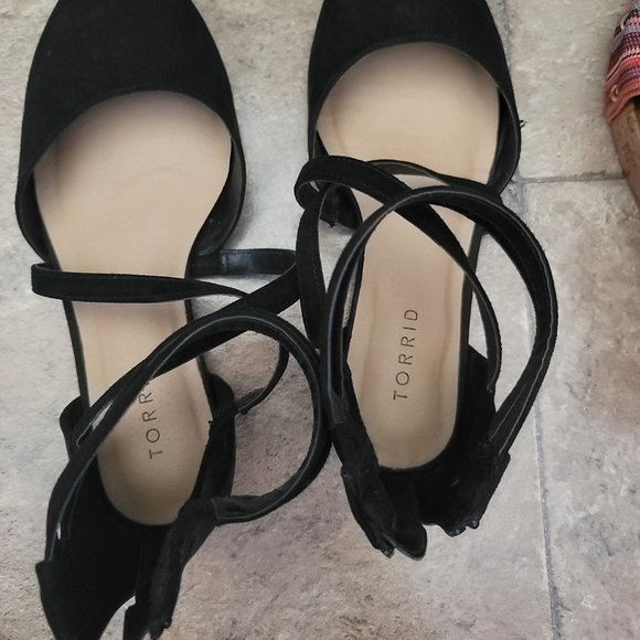 Shoes - Picture 7 of 13